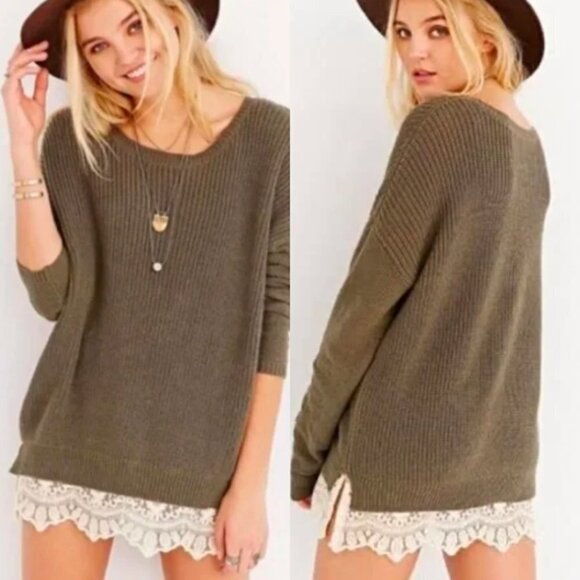 🦋 URBAN OUTFITTERS Pins & Needles Olive Sweater Lace Trim Size Small Oversize - Picture 1 of 8